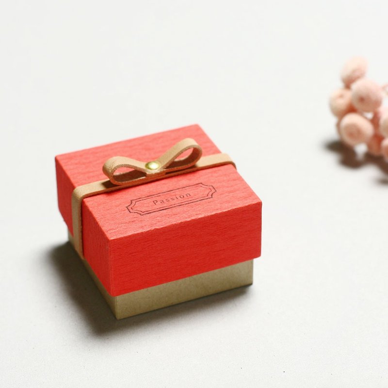 Passion // Red) Giftbox Leather ribbon A small box that conveys your feelings - Gift Wrapping & Boxes - Paper Red