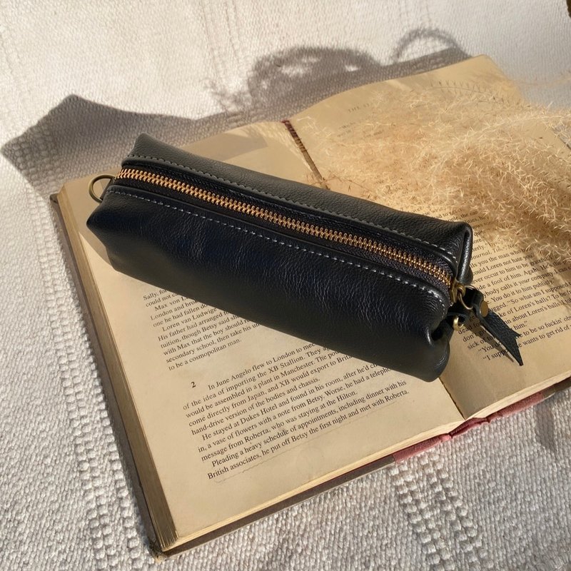 Simplicity. Pencil case - black - กล่องดินสอ/ถุงดินสอ - หนังแท้ สีดำ