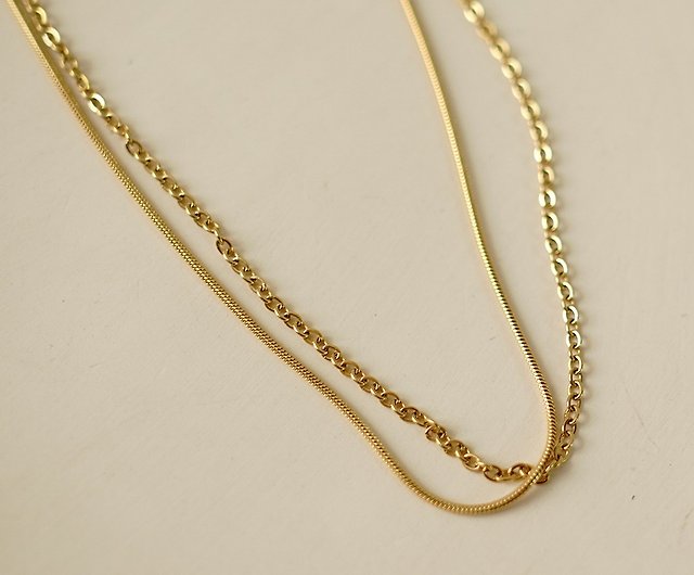 ゴールドのネックレスをダブルでコーディネート 蛇骨鎖/O型鎖 18k金厚