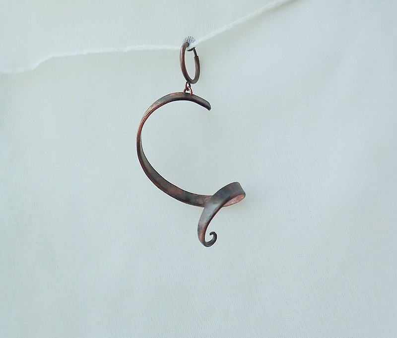 One copper earring - ต่างหู - โลหะ สีนำ้ตาล