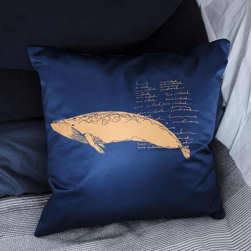 Humpback whale pillowcase without pillow - หมอน - เส้นใยสังเคราะห์ สีส้ม