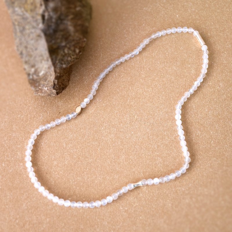 Handmade Moonstone Beads with Silver Pendant Necklace, Birthstone for June - สร้อยคอ - เครื่องเพชรพลอย สีใส