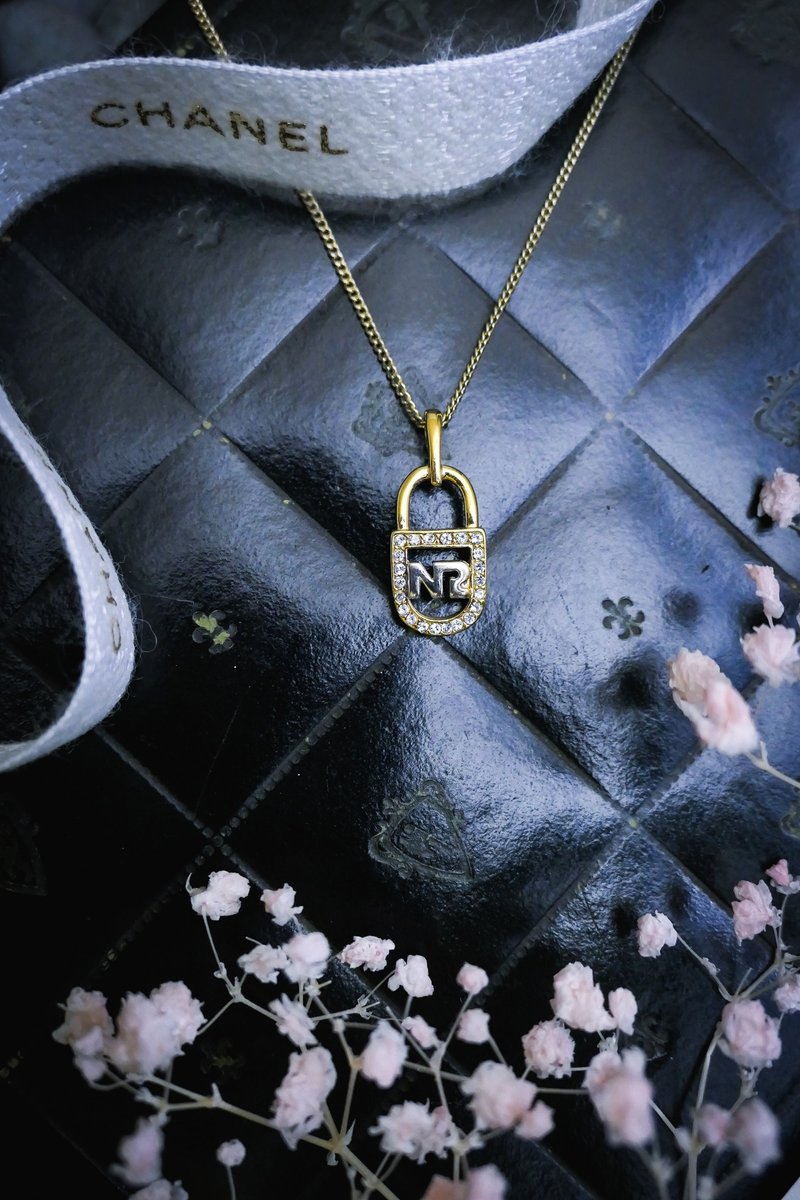 Nina Ricci 經典鎖頭字母項鍊－歐美古董首飾 Vintage Jewelry - 項鍊 - 其他金屬 金色