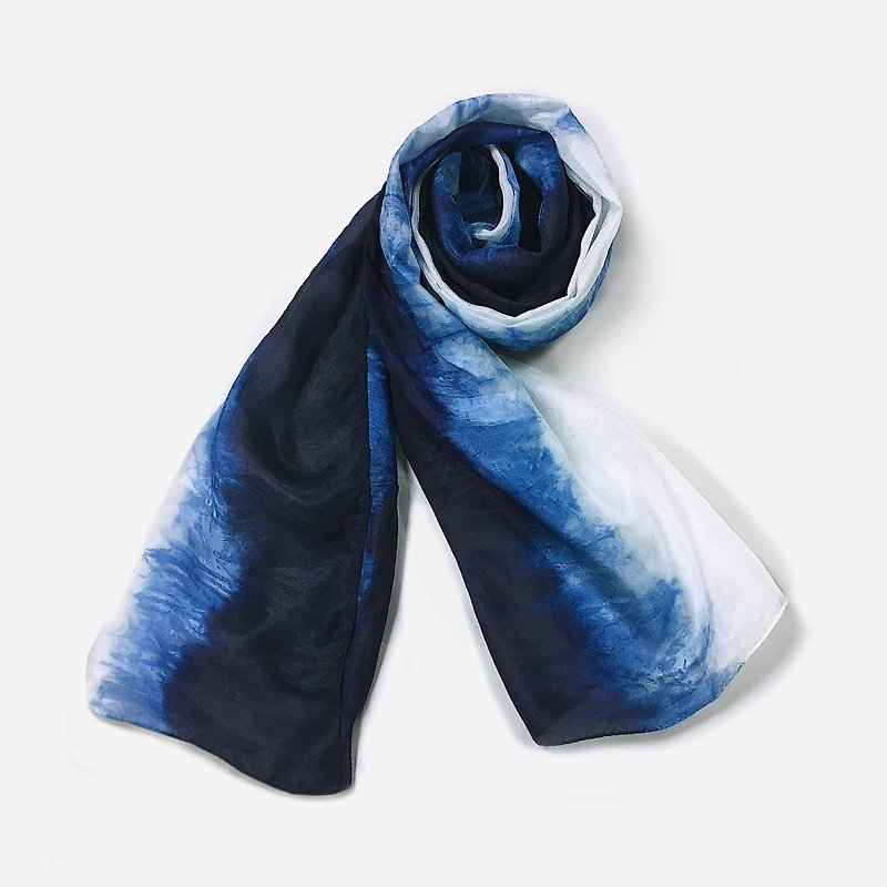 藍染絲巾 漸層樣式 (微瑕疵品)5折 - 絲巾 - 絲．絹 藍色