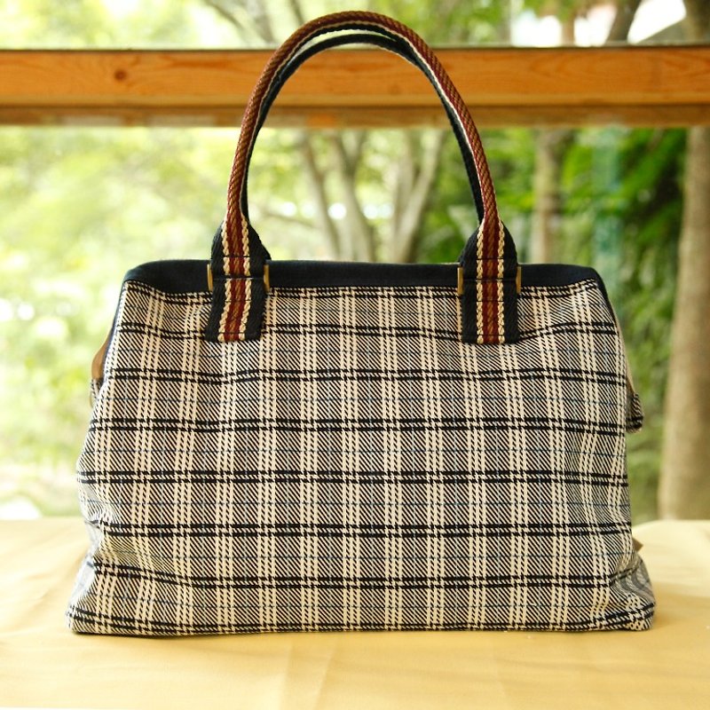 [Retro doctor bag] - classic temperament Plaid - mouth gold bag canvas cotton - Handbags & Totes - Cotton & Hemp Blue