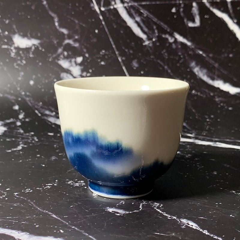 Traditional Chinese painting landscape beauty teacup and wine glass/full cup 90ml/Qiu Yuning/PM01 - ถ้วย - เครื่องลายคราม หลากหลายสี