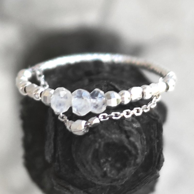 Tempered white moonstone. Natural ore 925 sterling silver double ring elastic soft ring white moonstone - แหวนทั่วไป - เครื่องเพชรพลอย ขาว