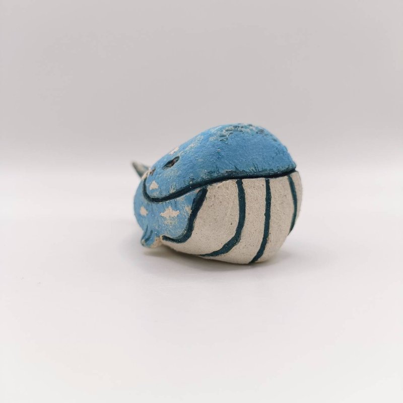 Whale longing for blue sky - Pottery & Ceramics - Pottery Multicolor