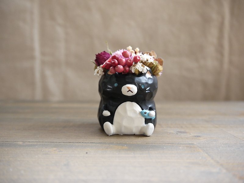 [Hands clutching a small black cat fish] Miscellaneous Flower dried flower table flowers decoration - Plants - Plants & Flowers Black