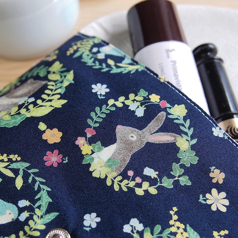 [Small forest] hand made cosmetic bag storage bag storage bag rabbit squirrel black bear - Toiletry Bags & Pouches - Cotton & Hemp 