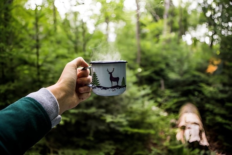 ポーランド emalco 森シリーズ ホーローマグカップ / キャンプアドベンチャー ホーローカップ (トナカイ) - マグカップ - 琺瑯 ホワイト