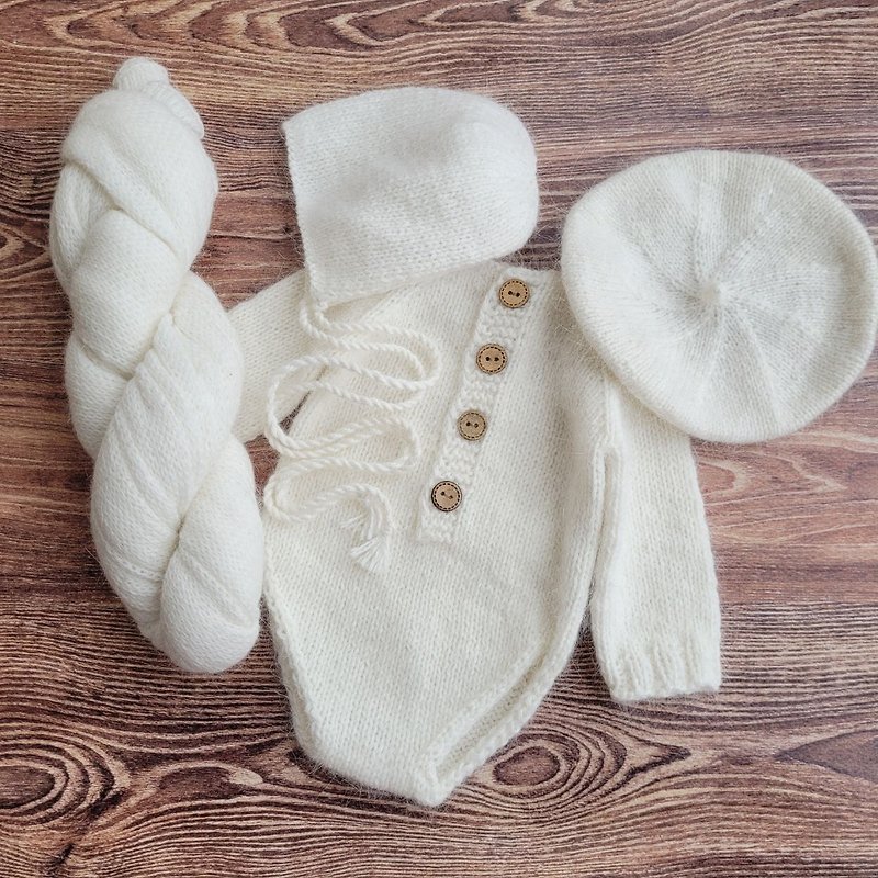 White fluffy bonnet, romper, wrap. Newborn photo props. - เครื่องประดับ - ขนแกะ ขาว