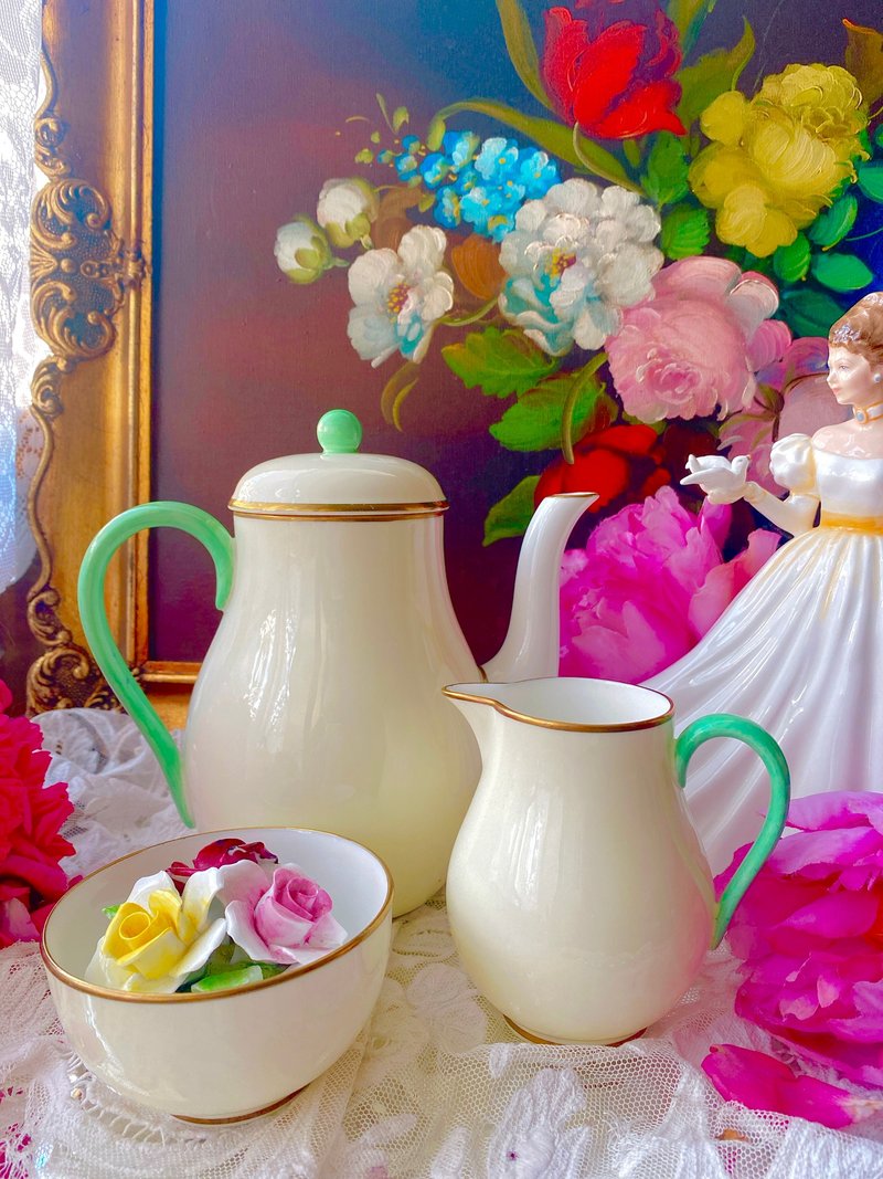 British-made bone china 1891 wedgwood hand-painted milk pot milk cup cold kettle - ถ้วย - เครื่องลายคราม สีเหลือง