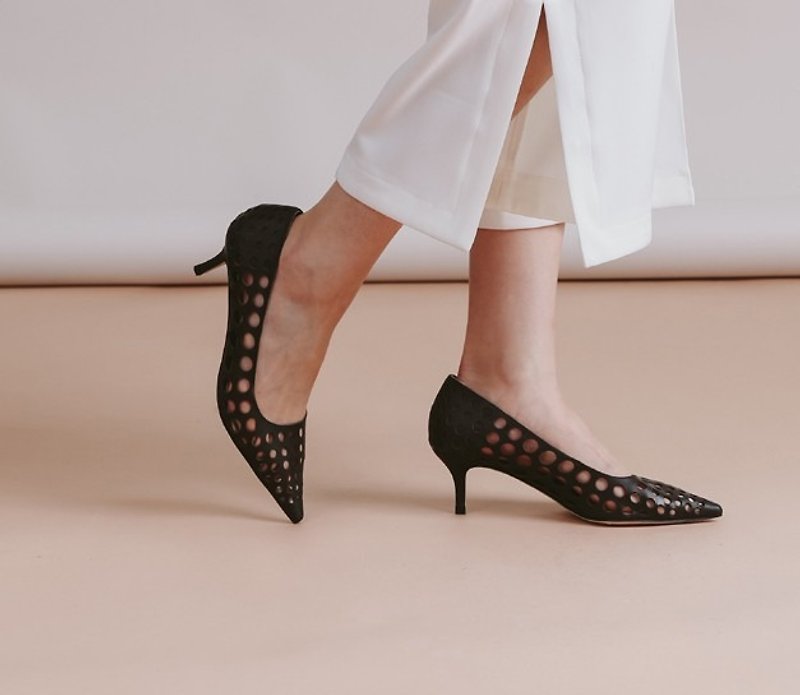 Dotted hollow leather back leather leather low heels black - รองเท้ารัดส้น - หนังแท้ สีดำ
