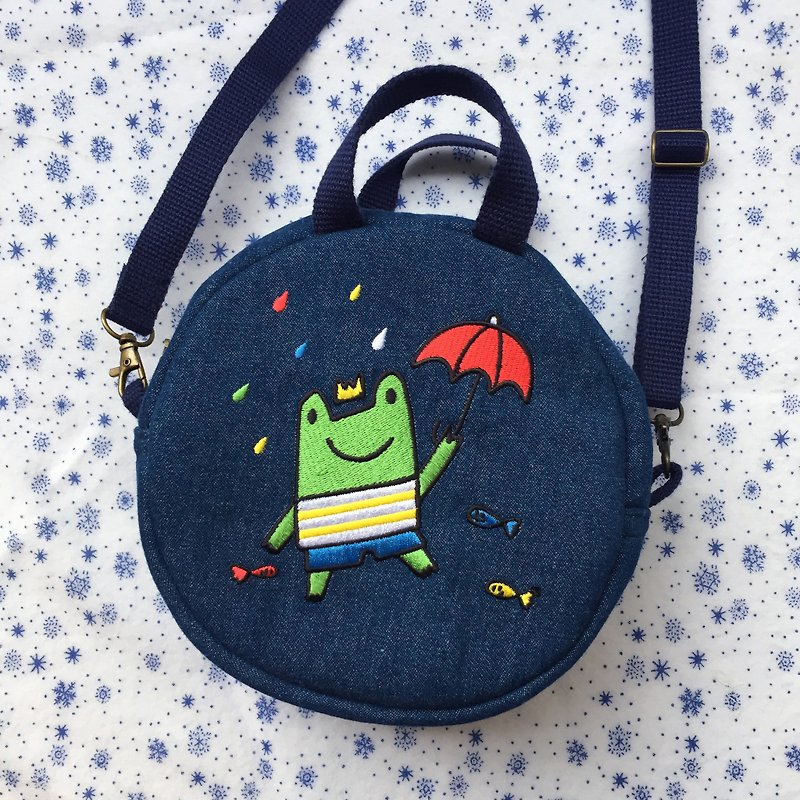 P714 round bag_ frog prince - Messenger Bags & Sling Bags - Cotton & Hemp Multicolor