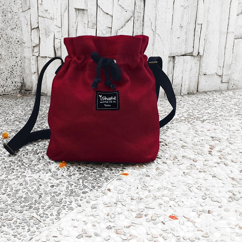 Very simple canvas bucket bag - wine red full blessing bag red bag New Year Fortune portable bag / oblique bag / oblique bag / passport bag / bunched bag - กระเป๋าแมสเซนเจอร์ - ผ้าฝ้าย/ผ้าลินิน สีแดง