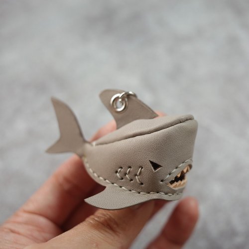 ONE+ 純手工製 迷你 灰色 鯊魚 鑰匙圈 shark Key holder