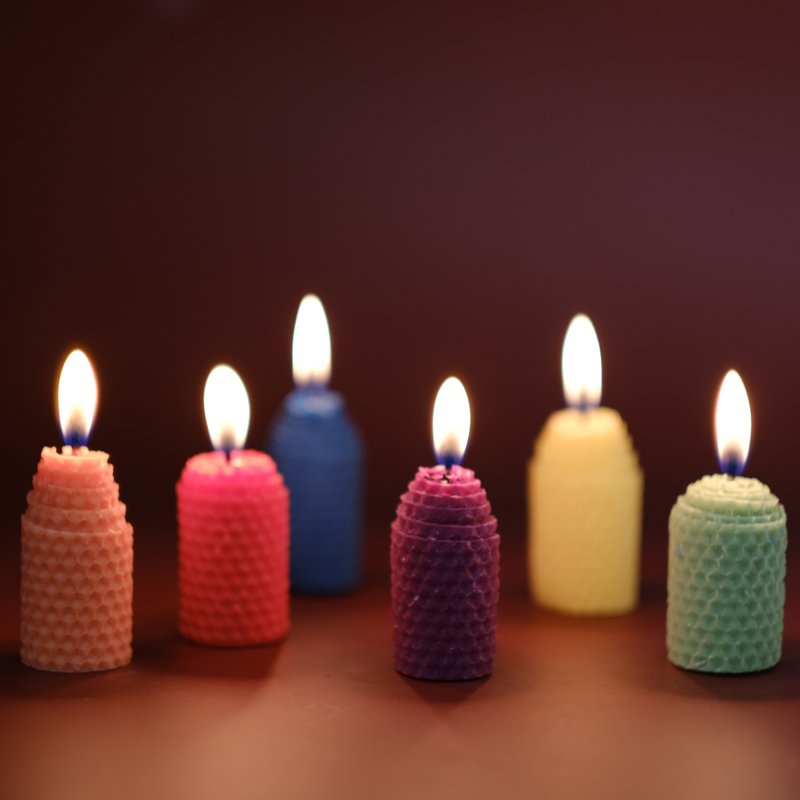 【Gift Box】Rainbow Beeswax Hand Rolled Candle Healing Candlelight - Candles & Candle Holders - Wax Multicolor