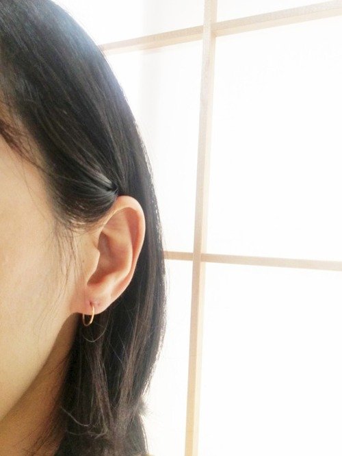 K24 Pure Gold Foop Earrings 純金フープピアス 片耳 - ショップ Sae+Sumi Koru ピアス・イヤリング -  Pinkoi