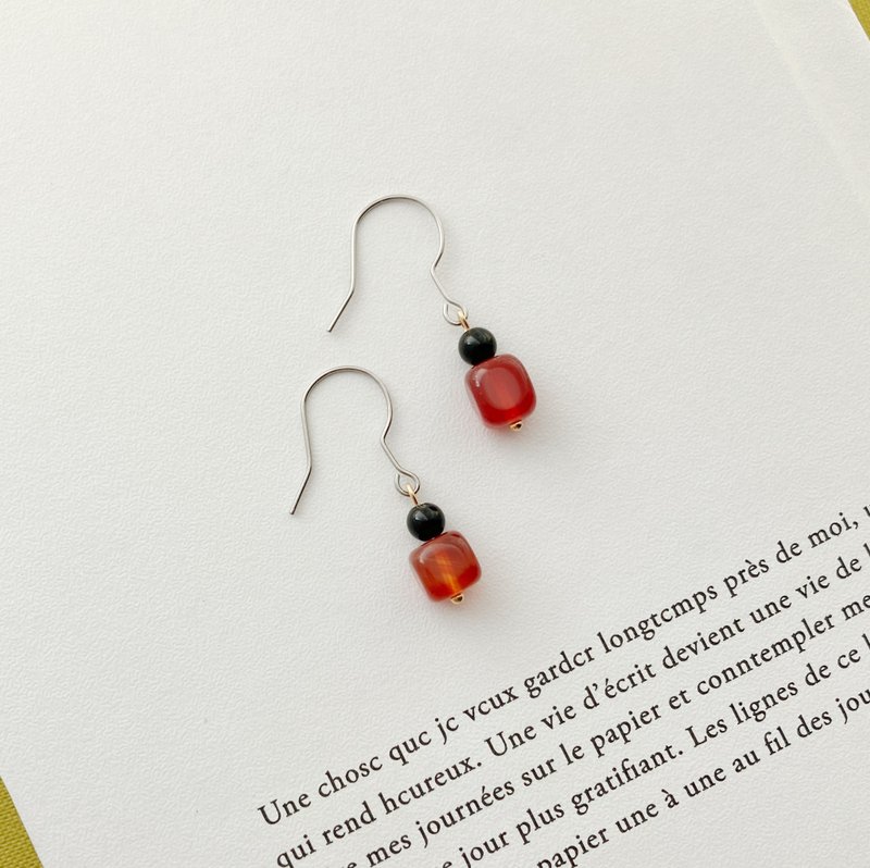 【LadyBug】Red Agate Stone Earrings - ต่างหู - ไข่มุก สีแดง