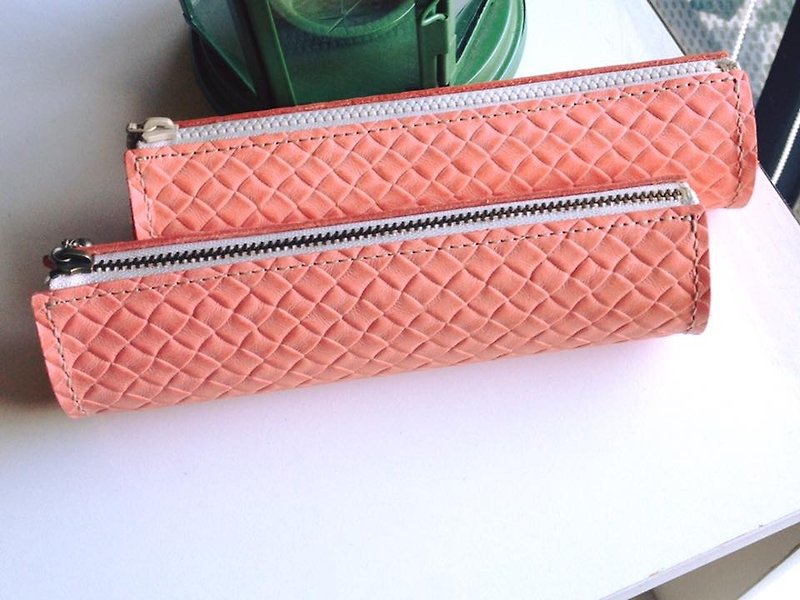 圓筒筆袋 編織紋 蜜桃橘 - 筆盒/筆袋 - 真皮 橘色