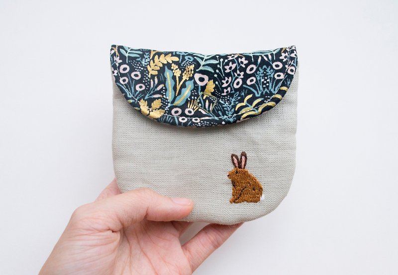 兔子 Rabbit Embroidered Linen Wee Pouch - กระเป๋าใส่เหรียญ - ผ้าฝ้าย/ผ้าลินิน หลากหลายสี