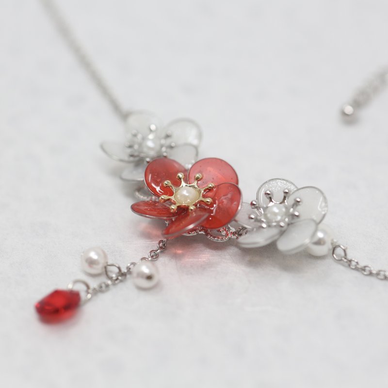 Coming of Spring: Plum Blossom Necklace - สร้อยคอ - เรซิน สีแดง