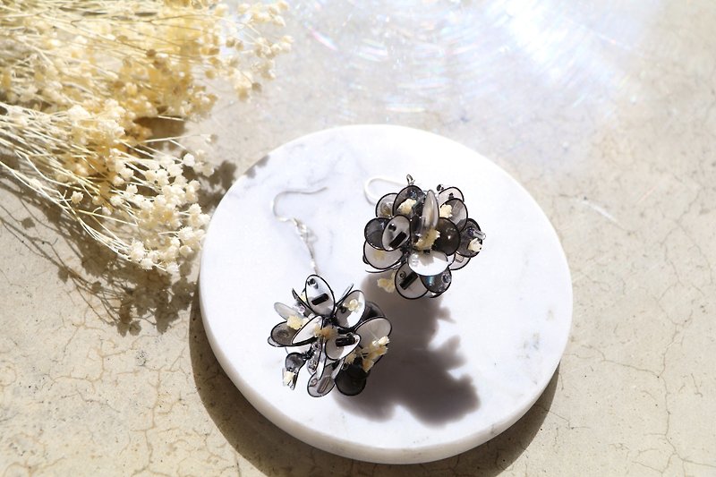 Purely。Rock party / Pendant  pair / Pendant 925 pure silver ear pin - Earrings & Clip-ons - Resin Black