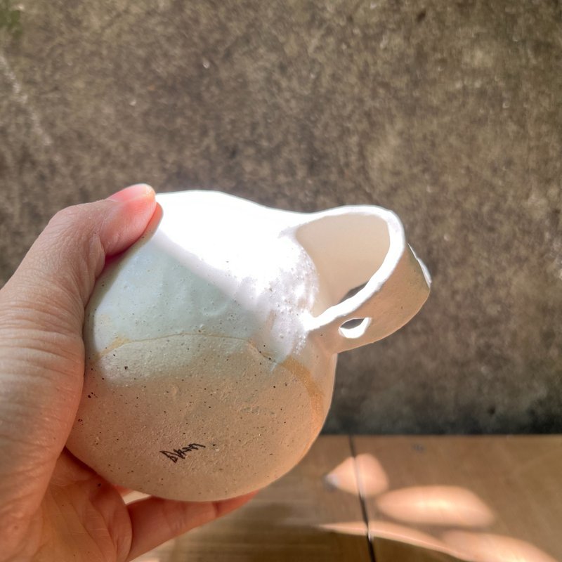 入魂/ 馬克杯 咖啡杯 川流不息 鏤空呼應 - 咖啡杯/馬克杯 - 陶 白色