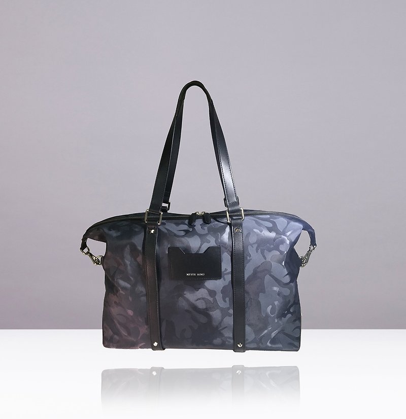 NEVER MIND-travel handbags-cowhide with camouflage waterproof cloth-Sky-anniversary - กระเป๋าถือ - เส้นใยสังเคราะห์ สีน้ำเงิน