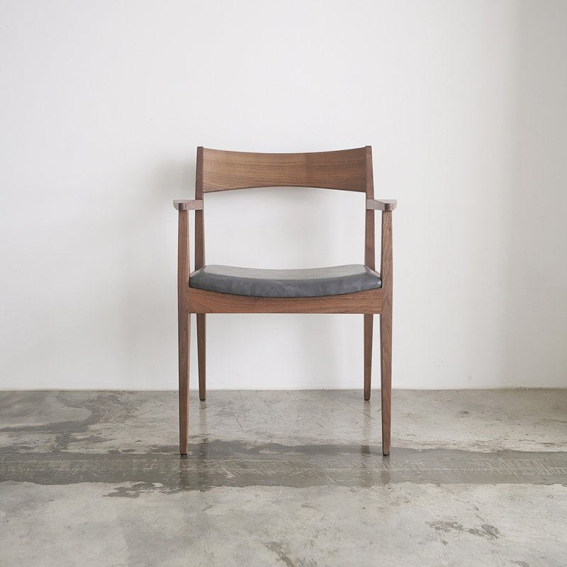 Take good care of the solid wood dining chair / walnut / with armrests - Chairs & Sofas - Wood Brown