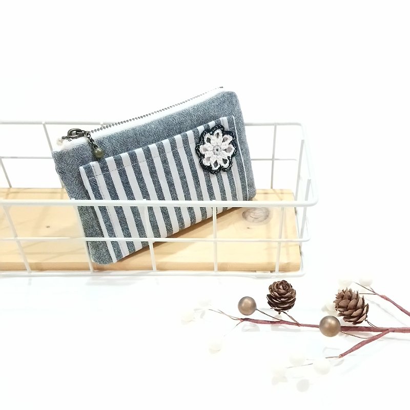 [FXS+/ four-dimensional space coin purse] first dyed stripes. black gray - กระเป๋าใส่เหรียญ - ผ้าฝ้าย/ผ้าลินิน สีดำ