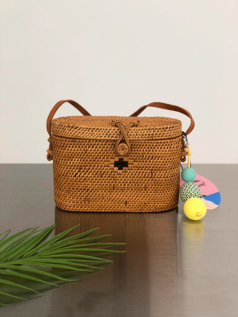 Summer Honeymood 手工藤編側背包 _ 泡泡糖 (黃x藍綠) - 側背包/斜背包 - 植物．花 咖啡色
