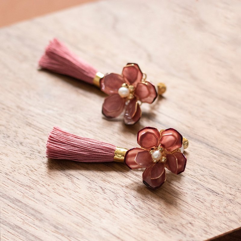 【ROSE TAUPE】 HOLA。Pearl Earrings - Earrings & Clip-ons - Resin Pink