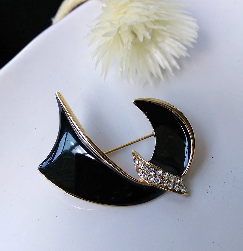 Western antique jewelry. Black enamel modern geometric streamline pin - เข็มกลัด/พิน - โลหะ สีดำ