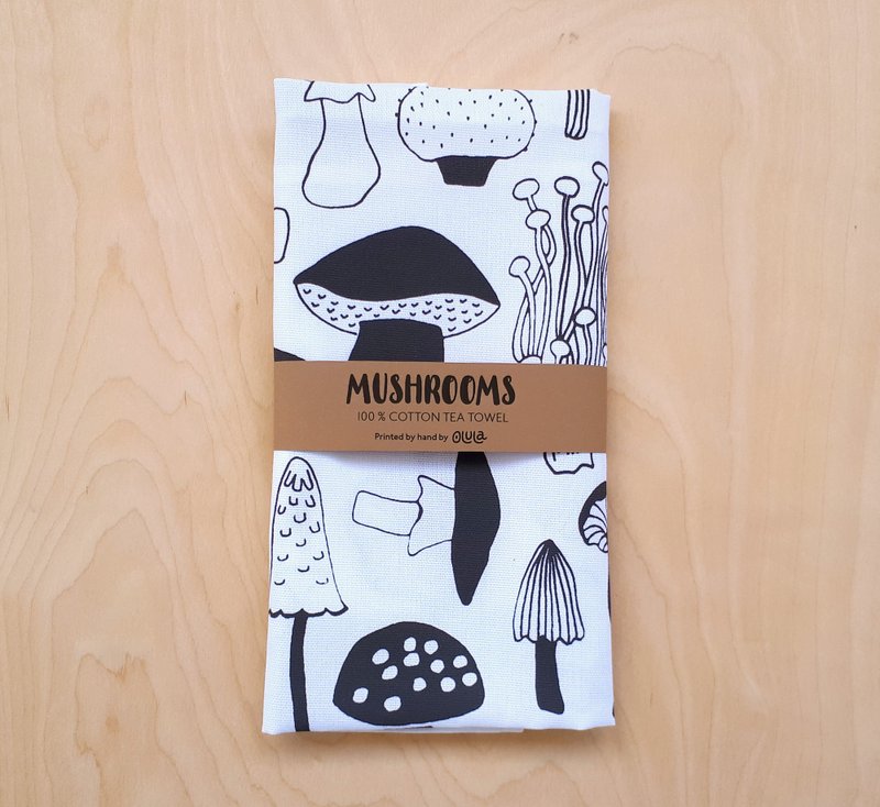 Mushrooms tea towel to cheer up your home. 100% coton, printed by hand. - 枱布/餐墊 - 棉．麻 白色