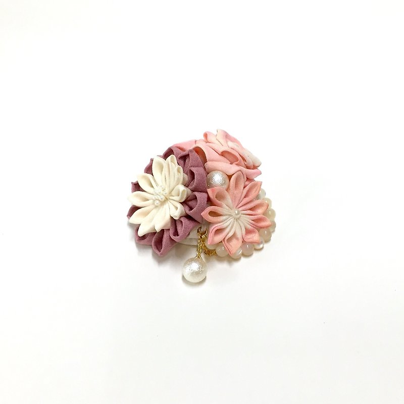 [If Sang] [Flower 颂] Rose & Chrysanthemum & Dali. Hand dyed gradient.つまみ细工饰饰 - เข็มกลัด - ผ้าไหม สึชมพู