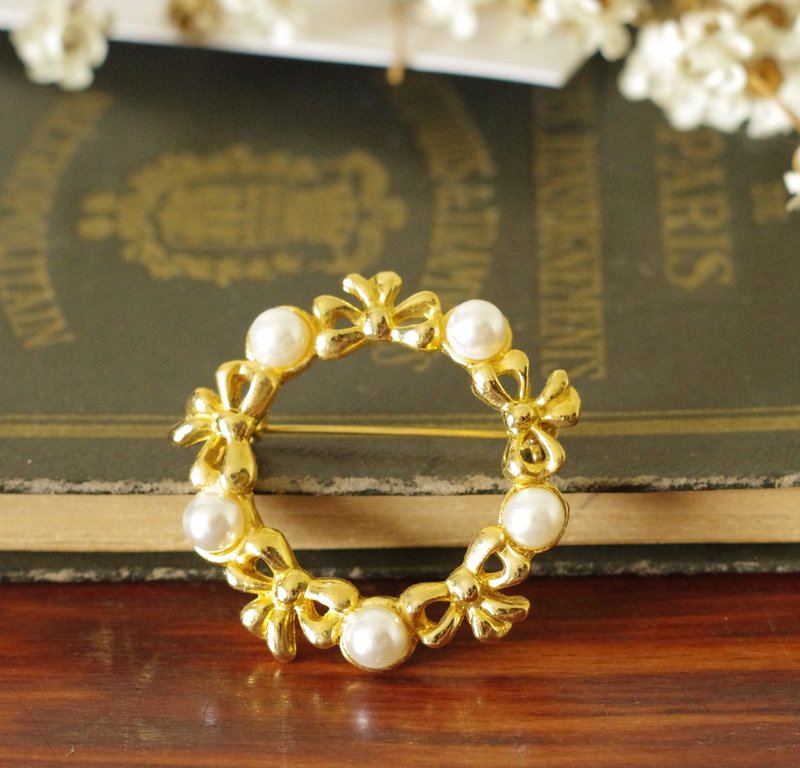 Old and Good Antique Jewelry Vintage Gold Pearl Bow Round Pin Brooch B1977 - เข็มกลัด - โลหะ สีทอง