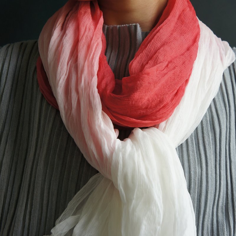 植物染蠶絲圍巾－紅色曇花 - 絲巾 - 絲．絹 紅色