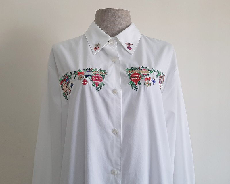 KAREN SCOTT Vintage White Embroidered Shirt - เสื้อผู้หญิง - วัสดุอื่นๆ ขาว