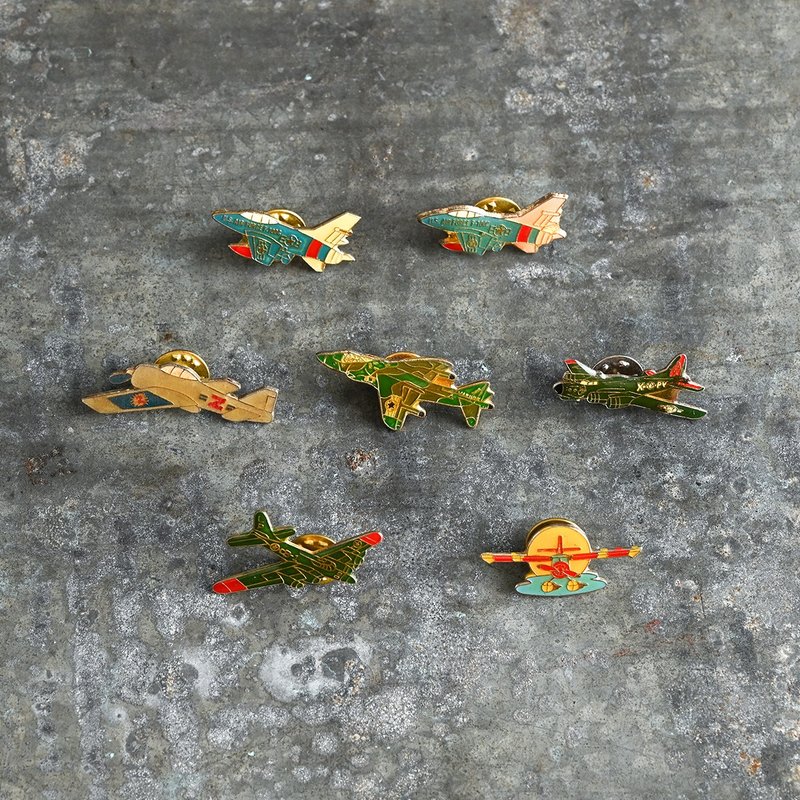 Vintage Pins 復古別針 / 古董別針、限量徽章胸針、古董徽章 - 徽章/別針 - 其他金屬 多色
