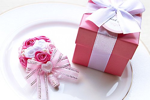 幸福朵朵 婚禮小物 花束禮物 Pink粉紅盒裝 實用小捧花磁鐵 (2色可挑) 冰箱貼 送姊妹 送伴郎