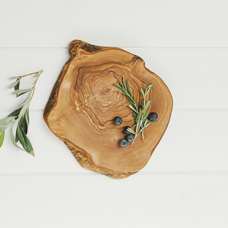Britain Naturally Med boutique dining kitchen olive solid wood bark large disc / wood circular plate / decoration plate - Serving Trays & Cutting Boards - Wood Brown