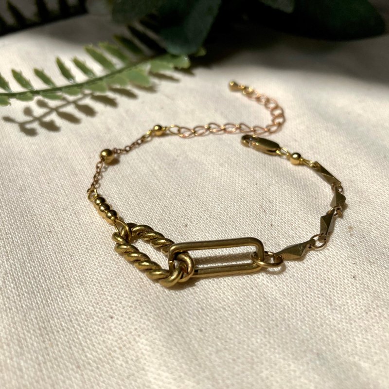 Lao Lin Grocery | Bronze Chain Design Bracelet - สร้อยข้อมือ - ทองแดงทองเหลือง สีทอง