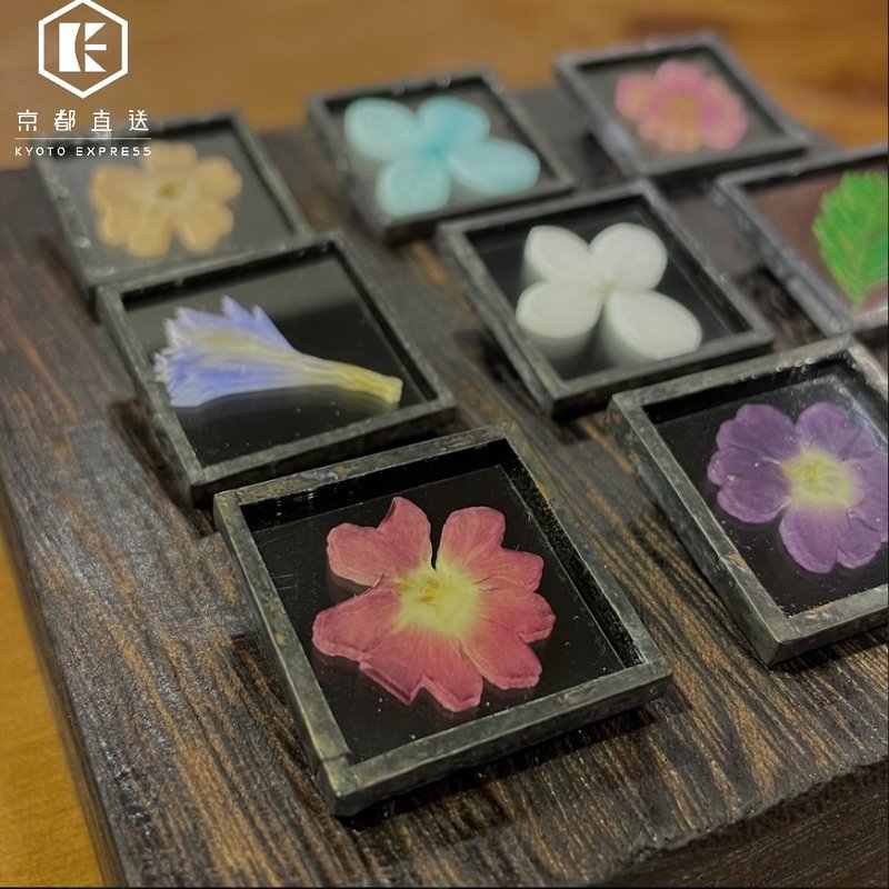 The combination of glass and flowers [Hacomidori] dried flower mirror brooch / environmentally friendly recycled materials - Badges & Pins - Glass 