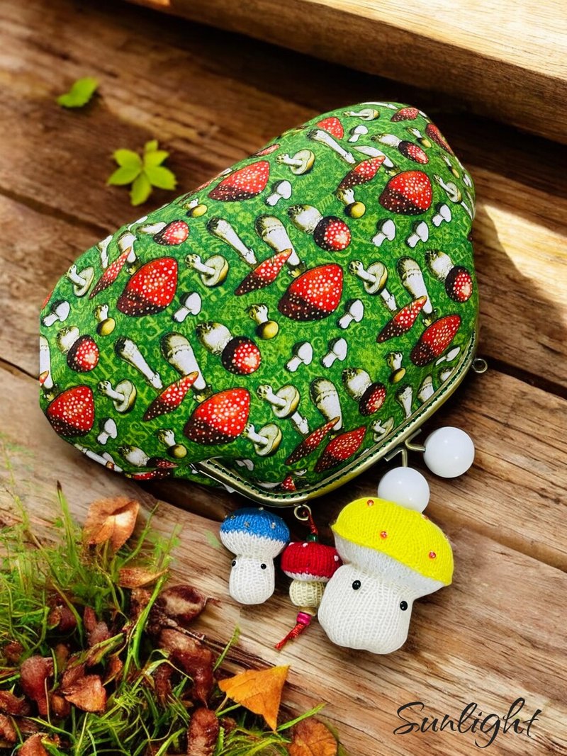 Nikko Alley Handicrafts-Cute Mushroom Crossbody Bag, Handbag, Kiss Lock Bag Universal Bag (optional cloth - กระเป๋าแมสเซนเจอร์ - ผ้าฝ้าย/ผ้าลินิน 