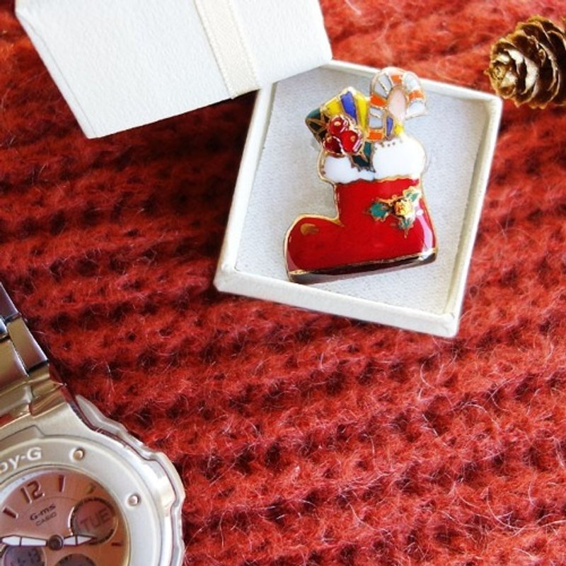 Christmas present: Red boots cloisonne pin brooch - เข็มกลัด/พิน - โลหะ สีแดง