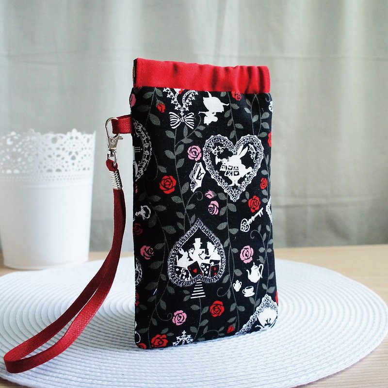 Lovely Japanese cloth [rose Alice mobile phone bag] pencil case, glasses bag, 5.5 inch mobile phone - เคส/ซองมือถือ - ผ้าฝ้าย/ผ้าลินิน สีดำ