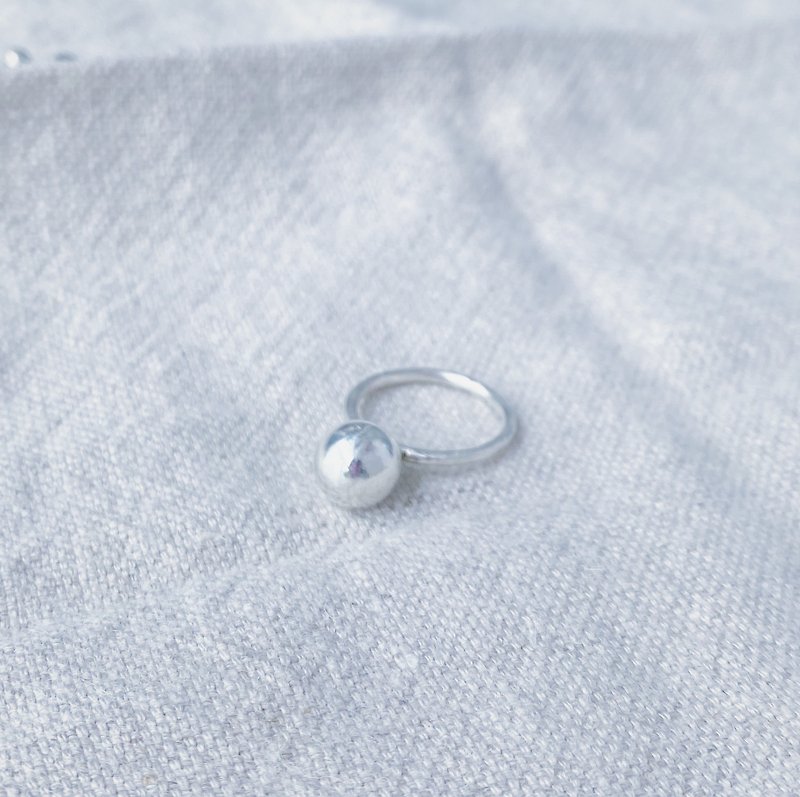 Ring: Large spherical Silver ring - แหวนทั่วไป - โลหะ สีเงิน