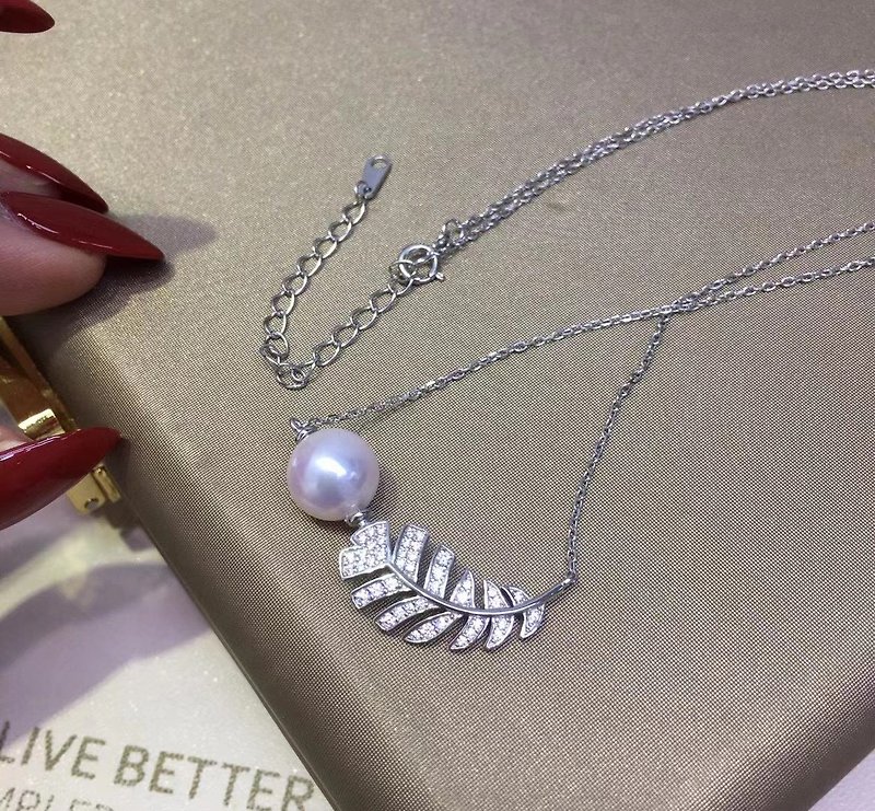 Christmas gift flying lightly ~ natural seawater pearl necklace - สร้อยข้อมือ - ไข่มุก ขาว